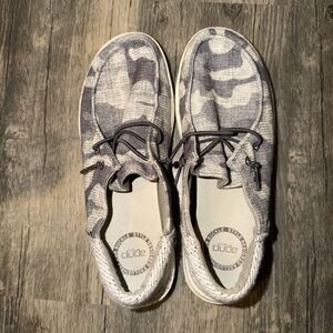 Hey Dude Wendy Funk Camo Cloud Sneakers Women Size 7